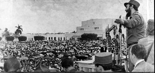 Fidel-entrega-de-campamento-militar-para-fortaleza-docente
