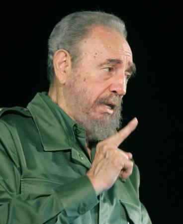 Castro se daña una rodilla al caerse al suelo tras un discurso
