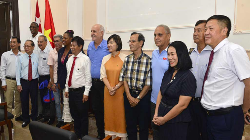 RJ60-85057802-periodistas-de-vietnam-en-cuba-1