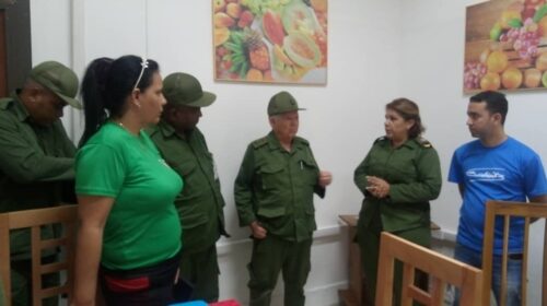 Dialoga jefe del Estado Mayor Nacional de la Defensa Civil General de División, Ramón Pardo Guerra con autoridades de Mayabeque