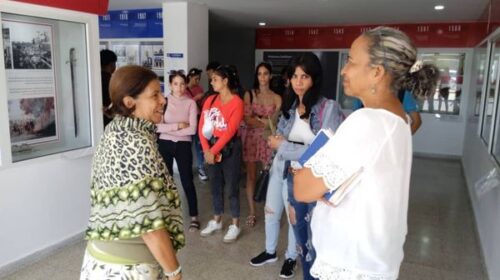 FOTO TOMADA FACEBOOK MUSEO VISITA ESTUDIANTES DE LA UNAH 1