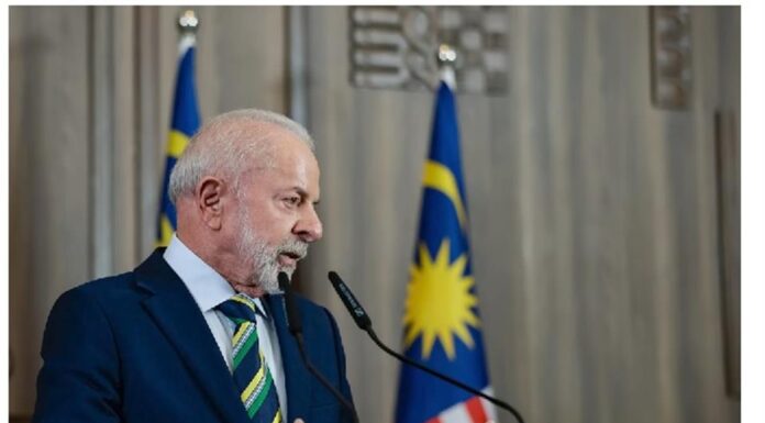 Lula califica de error anunciar candidatura a reelección en Brasil