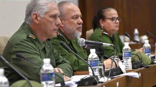 Presidente cubano dirige reunión semanal con autoridades capitalinas