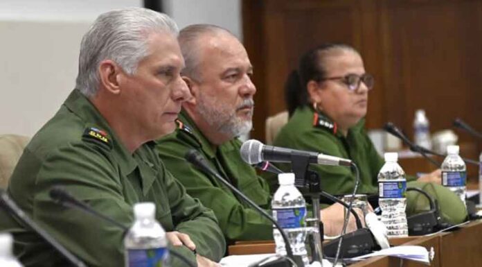 Presidente cubano dirige reunión semanal con autoridades capitalinas