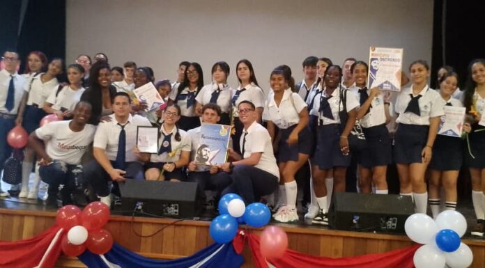Festejaron estudiantes de la Enseñanza Media el 55 Aniversario de la organización