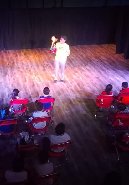 FOTA TOMADA FACEBOOK GRUPO TEATRO TACON