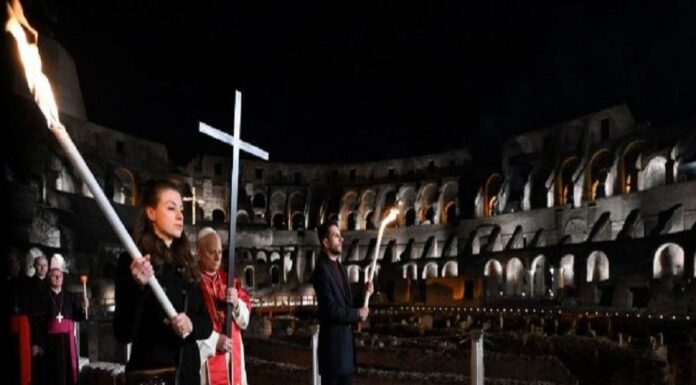 Papa León XIV recordó en Vía Crucis el dolor causado por las guerras