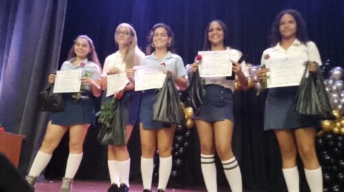 Graduados de bachiller estudiantes del preuniversitario Raquel Pérez de San Jose de las Lajas