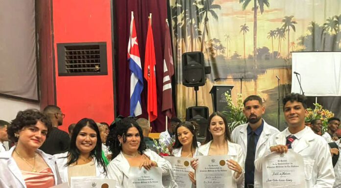 Gradúa Mayabeque a 45 profesionales de la salud en medio de desafíos
