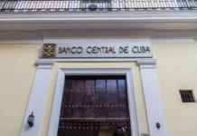 Bancos cubanos buscan aliviar tensiones sobre servicios financieros