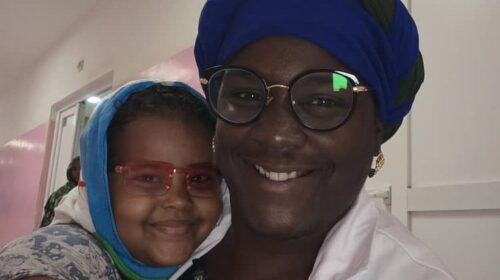 Una sonrisa infantil que resume el alma de una revolución