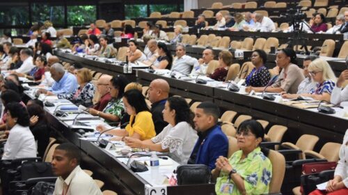 Cuba mantiene mayoría de mujeres en el Parlamento