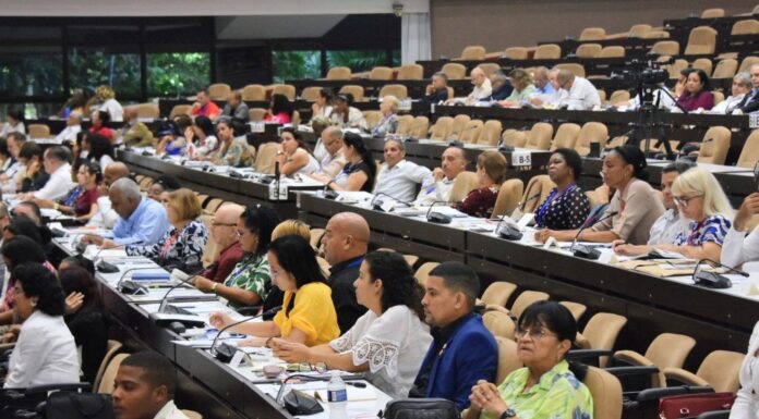 Cuba mantiene mayoría de mujeres en el Parlamento