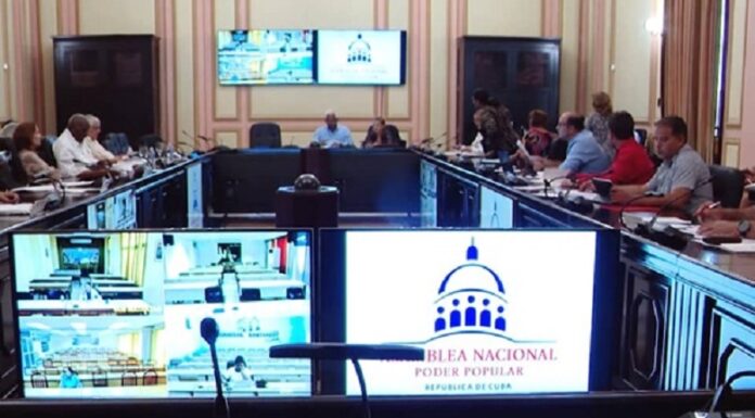 Aprueba Consejo de Estado nuevos decretos leyes y evalúa transformaciones económicas y sociales
