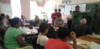 Instan a garantizar la merienda escolar.