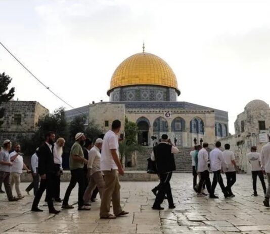 Colonos israelíes irrumpen en la mezquita de Al-Aqsa