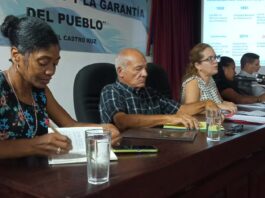 Reconocen obrar de educadores.
