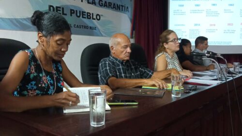 Reconocen obrar de educadores.
