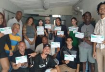 Graduados estudiantes de los cursos de Masaje Básico e Instructor de Gimnasio